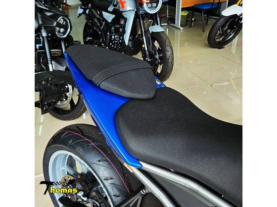 SUZUKI GSX-8R 